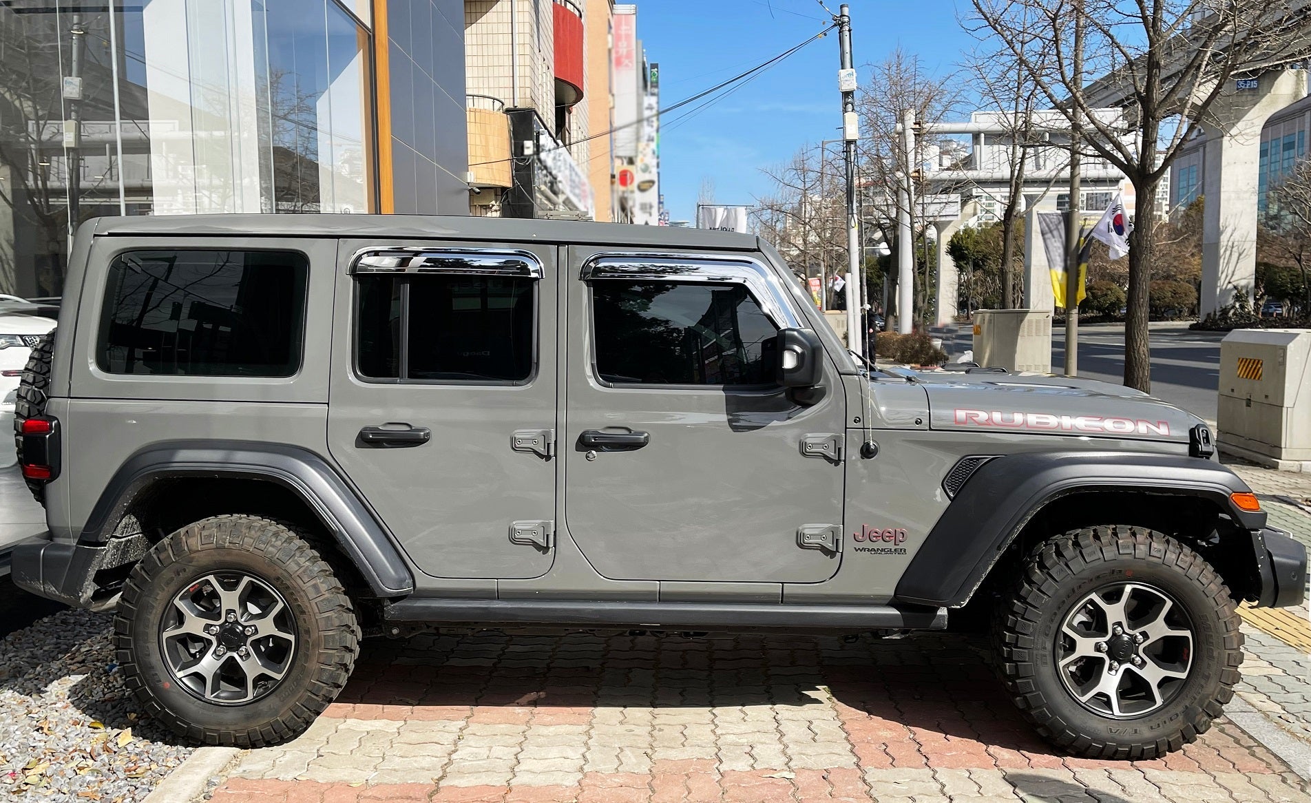 E0580 - Rain Guards for Jeep Wrangler Unlimited 2018-2022 (4PCs) Chrome Finish Tape-On Style - northernprimesupply